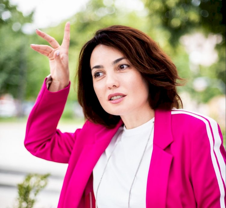 ŞARKICI ELZARA BATALOVA: RUS İŞGALİ ALTINDAKİ KIRIM’DA YAŞAYAMAYACAĞIMI ANLADIM