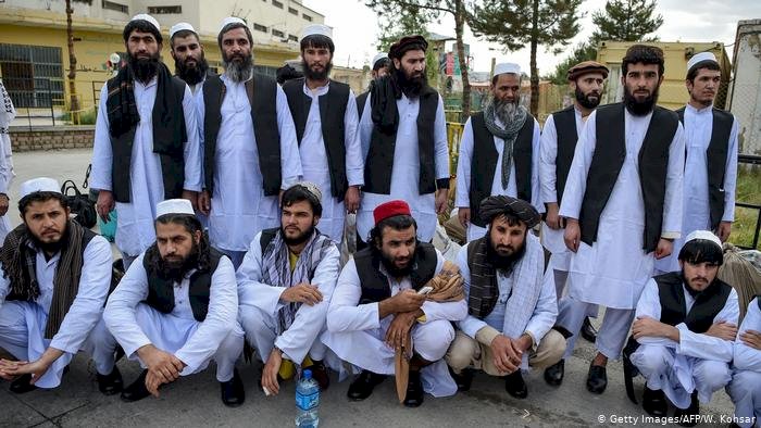 Afganistan 400 Taliban mahkumunu serbest bırakacak