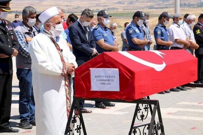Ağır Yaralanan ve Hastanede Şehit Olan Komutana Son Görev