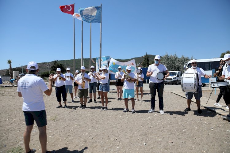 Deniz Bayramı'nda Plajda Bando Konseri