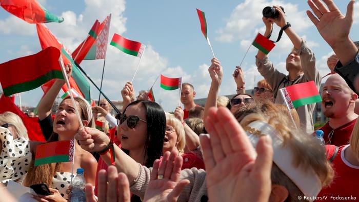 Lukaşenko taraftarlarını "bağımsızlığı savunmaya" çağırdı