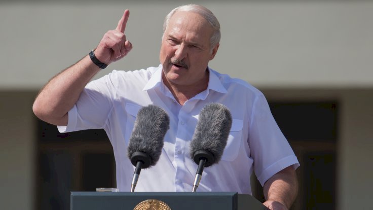 Lukaşenko 'Ben bir aziz değilim' dedi, anayasa referandumu önerdi