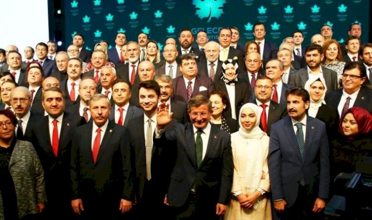 Gelecek Partisi'nde toplu istifa depremi