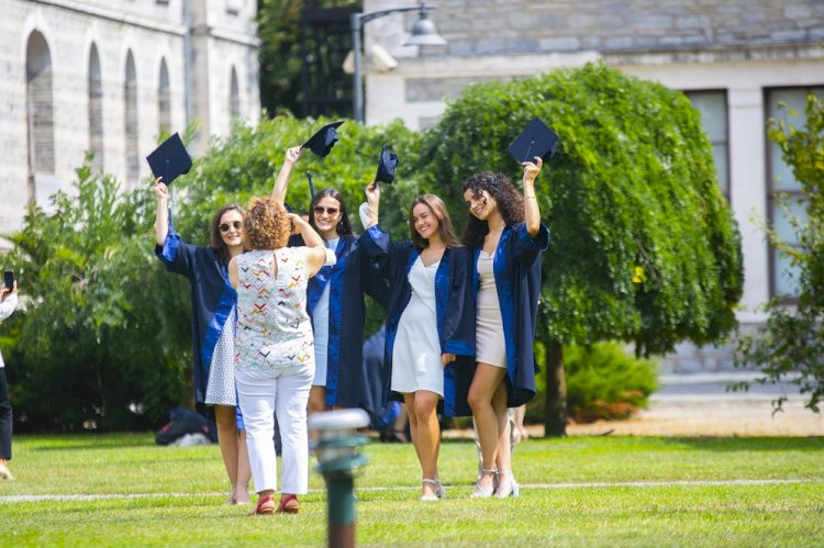Boğaziçi Üniversitesi 2020 mezunlarını COVID 19 önlemlerine uygun törenle uğurladı
