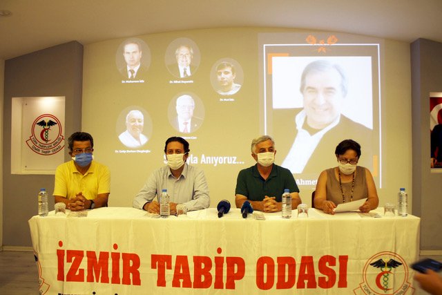 İzmir Tabip Odası özlük hakları, çalışma koşulları ve ücretler konusunda basın toplantısı yaptı