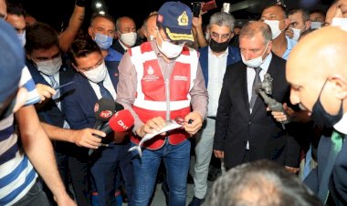 “LÜZUMSUZ PROJELERE GİRİP BU DENİZLERİ TEHDİT ETMEMEK LAZIM”