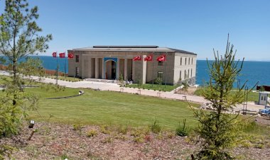 Bitlis Ahlat Cumhurbaşkanlığı Külliyesi ile Gençlik Merkezi’ne Form İmzası
