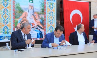 İMAMOĞLU, AŞURE LOKMASI DAĞITIMINDA KONUŞTU:  “BU ZENGİNLİĞİMİZİ BÜYÜTMELİYİZ”