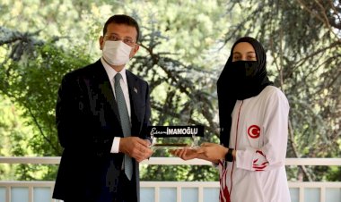 MİLLİ SPORCULARDAN İMAMOĞLU’NA ZİYARET