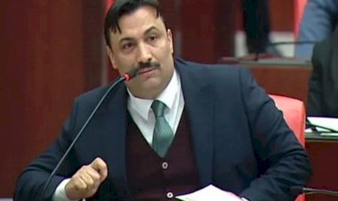 Bekle'den Kentsel Dönüşüm Eleştirisi: Projeler Reklam Panolarında Kaldı