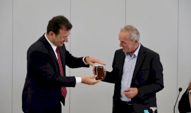RİZELİLERLE BİR ARAYA GELEN BAŞKAN İMAMOĞLU:  “BELEDİYELERİ SİYASİ AYIRIMA TABİ TUTMUYORUZ”