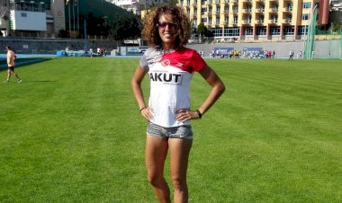 AKUT Sporcusu Zeynep Yıldız Masterlar Şampiyonası'nda Türkiye Rekoru Kırdı!