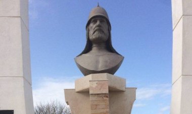 Çeşme'ye Sığacık'a Seferihisar'a Foça'ya tatile gidersiniz de peki Çaka Bey kimdir bilir misiniz?