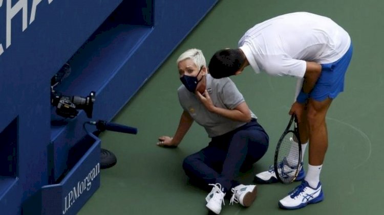 Novak Djokovic, vurduğu topun hakeme isabet etmesi üzerine ABD Açık'tan diskalifiye edildi