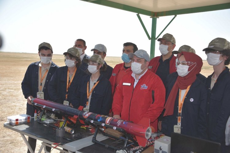 Roketsan, TEKNOFEST’te hayallerinin peşinden koşan gençlerin yanında