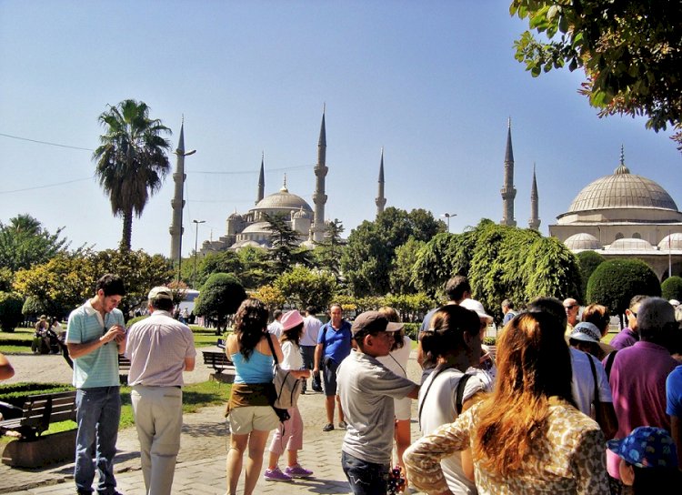 İSTANBUL’A TEMMUZ AYINDA 301 BİN TURİST GELDİ