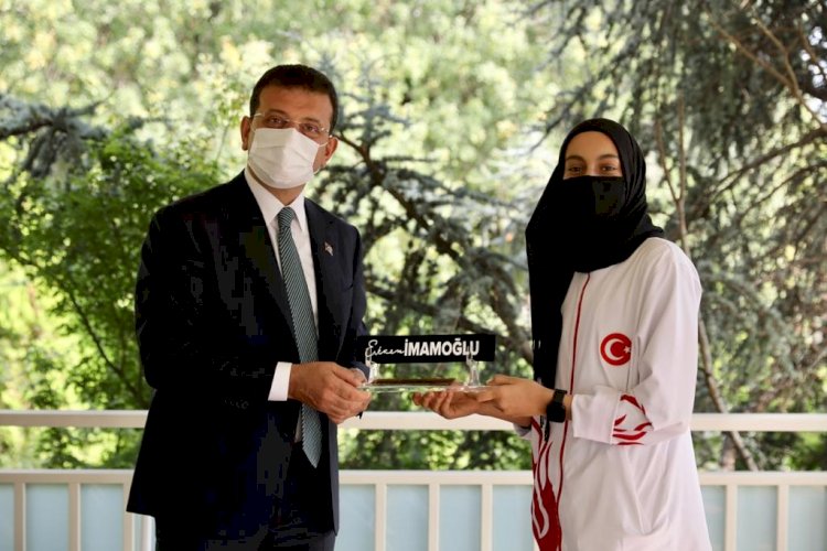 MİLLİ SPORCULARDAN İMAMOĞLU’NA ZİYARET