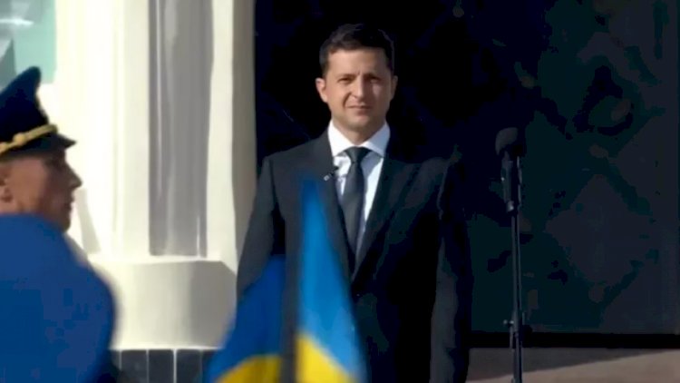 ZELENSKIY: UKRAYNALILAR BAŞKANLARININ HANGİ DİNDEN OLDUĞUNA ALDIRMAZ