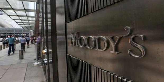 Moody's son olarak 13 bankanın kredi notlarını indirdi, görünüm negatif