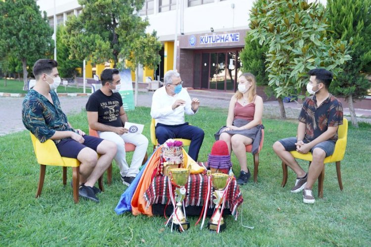 EGE ÜNİVERSİTESİ, ÖĞRENCİLERİYLE HASRET GİDERİYOR