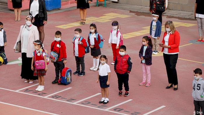 Türkiye’de yüz yüze eğitim zorluklarla başladı