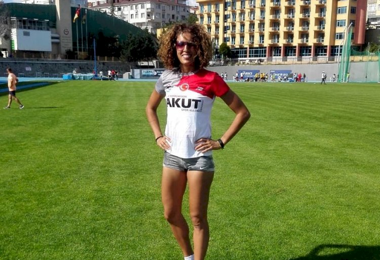 AKUT Sporcusu Zeynep Yıldız Masterlar Şampiyonası'nda Türkiye Rekoru Kırdı!