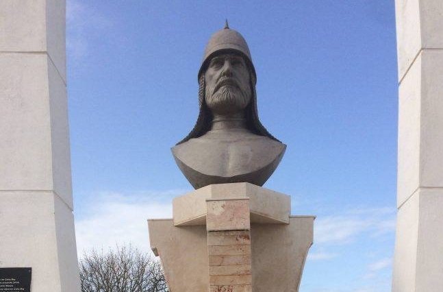 Çeşme'ye Sığacık'a Seferihisar'a Foça'ya tatile gidersiniz de peki Çaka Bey kimdir bilir misiniz?