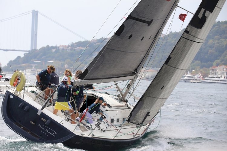 İSTANBUL BOĞAZI YELKENLİLERLE RENKLENDİ