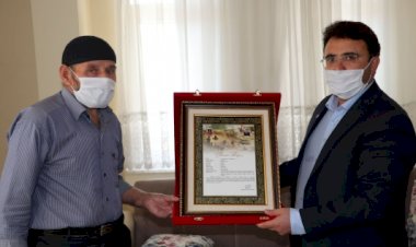 Şehit Yüzbaşı Mahmut Top'un Samsun'daki ailesine "şehadet belgesi" verildi