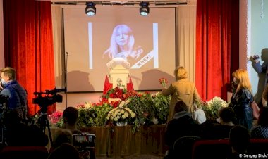 В Нижнем Новгороде почтили память журналистки Ирины Славиной