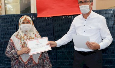 Bayındır'da Kadınlar Zeytinde Yeni Hasat Teknolojileri ile Buluşuyor