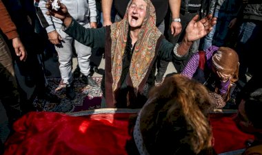 Gence'de katliam kurbanları defnedildi, gözyaşları ağıtlara karıştı