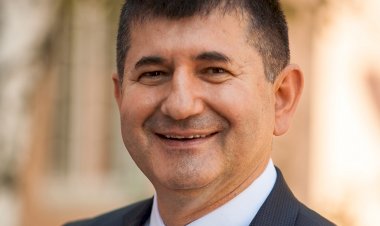 Ak Parti'ye Nükhet Hotar'a hakaret et, yüksel!