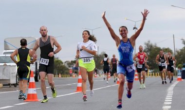 İSTANBUL SPRİNT TRİATLONU 300 SPORCUNUN MÜCADELESİNE SAHNE OLDU