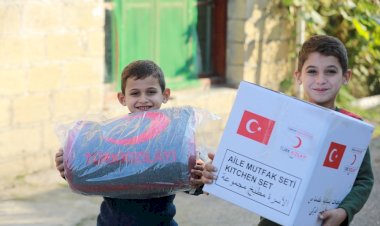 Yardım malzemeleri Azerbaycanlı ihtiyaç sahiplerine dağıtılıyor