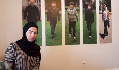Nihal Olçok AKP'li Ahmet Hamdi Çamlı'nın 7 yıl önceki Gülen ve Cemaat'le ilgili övücü sözlerini "buldum buldum" diye paylaştı