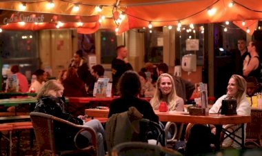 Koronavirüs: Hollanda'da kafe ve barlar kapatılınca gençler otel partilerine yöneldi