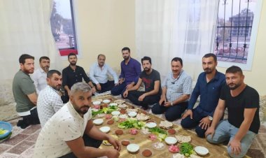 GELECEK PARTİSİ MERSİN İL ÖRGÜTÜ, YEMEKTE BİR ARAYA GELDİ