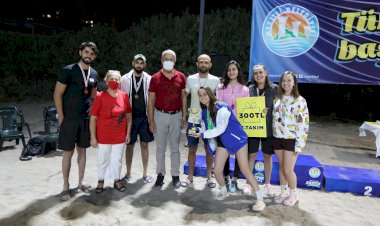 Cumhuriyet Plaj Voleybolu Turnuvası Şampiyonları Ödüllerine Kavuştu