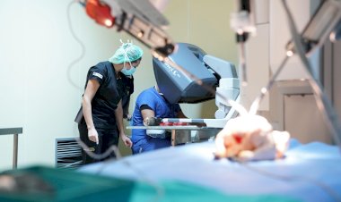 Egeli Genel Cerrahi asistanlarına robotik cerrahi eğitimi