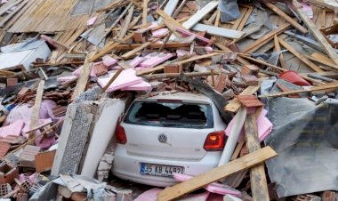 İzmir'de deprem: Fransa ve Yunanistan dahil çok sayıda ülkeden Türkiye'ye yardım teklifi geldi