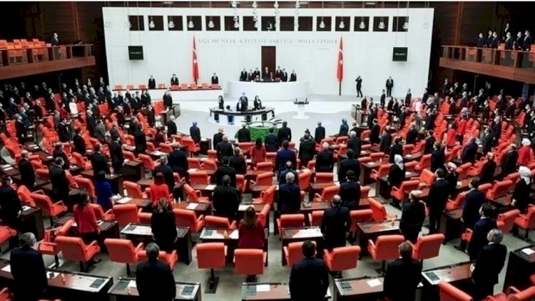 Meclis 42 fezleke ile açıldı