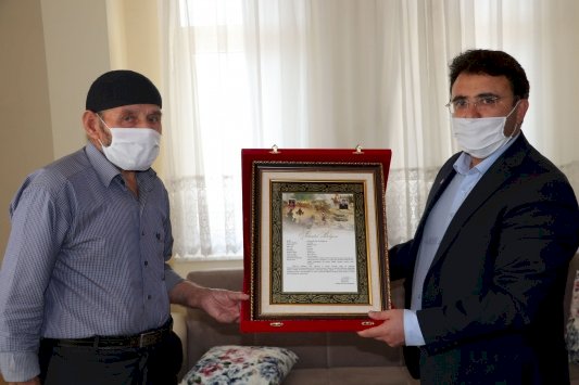 Şehit Yüzbaşı Mahmut Top'un Samsun'daki ailesine "şehadet belgesi" verildi