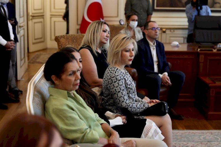 BAŞKAN İMAMOĞLU, FATİH’İN TABLOSUNU OSMANLI HANEDANI FERTLERİYLE BULUŞTURDU