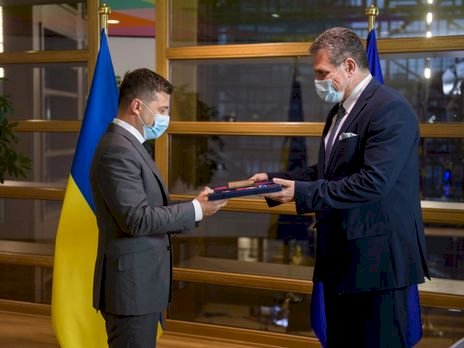 За укрепление авторитета Украины. Зеленский наградил замглавы Еврокомиссии орденом Ярослава Мудрого