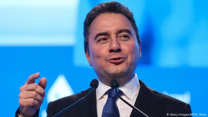 Babacan: Yönetim ülkede yeniden Kürt sorunu oluşturuyor