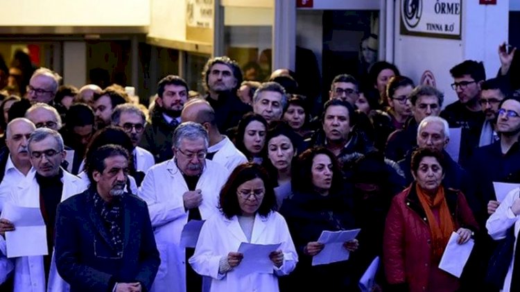 Tükenen sağlık çalışanları topluca istifa ediyor, intihar oranları artıyor