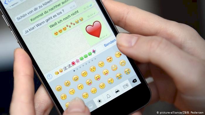 Alman istihbaratı WhatsApp yazışmalarını okuyabilecek