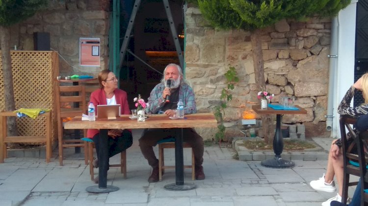 YAZAR AHMET ÖNEL FOÇA MEKTUPLARINI SÖYLEŞİYLE İMZALADI