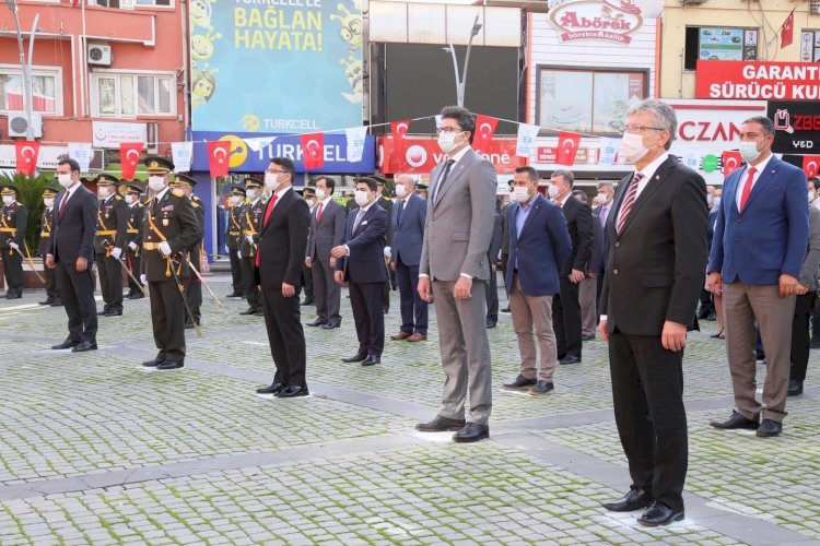 EDREMİT’YE CUMHURİYET’İN 97. YILI KUTLANDI